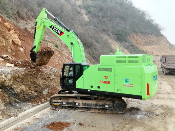 Industry’s First Hydrogen-Powered Excavators Put into Service