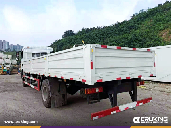 1 Unit SHACMAN L3000 Cargo Truck