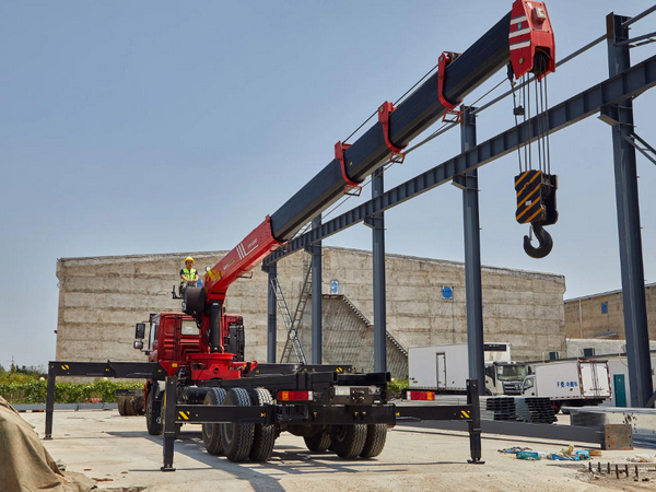 Truck-Mounted Cranes: Essential Equipment for Efficient Project Operations