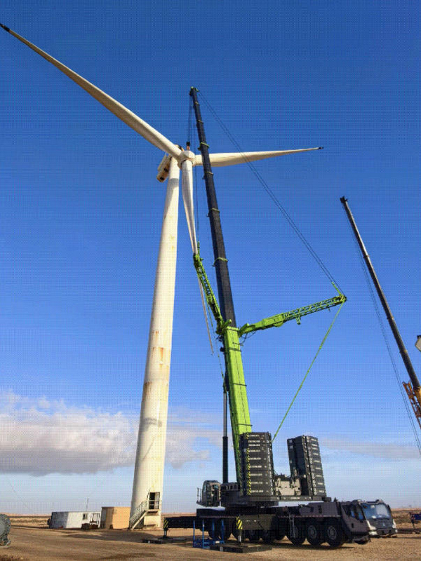 ZOOMLION's Ultra-Heavy-Duty Cranes Collaborate in Operation