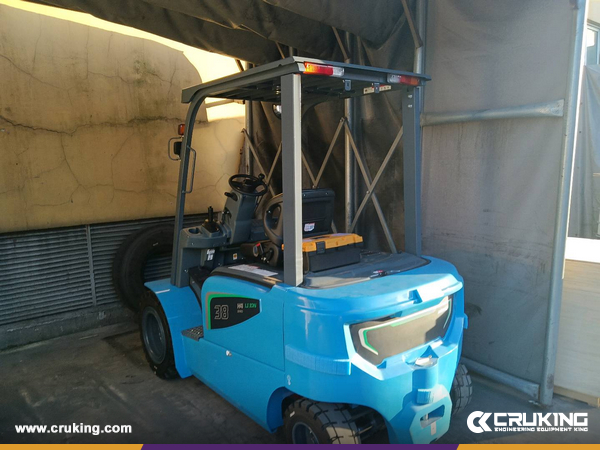 Australia - 1 Unit HELI CPD38-A7LIH4-S Electric Forklift & HUAYA CPD15 Electric Forklift
